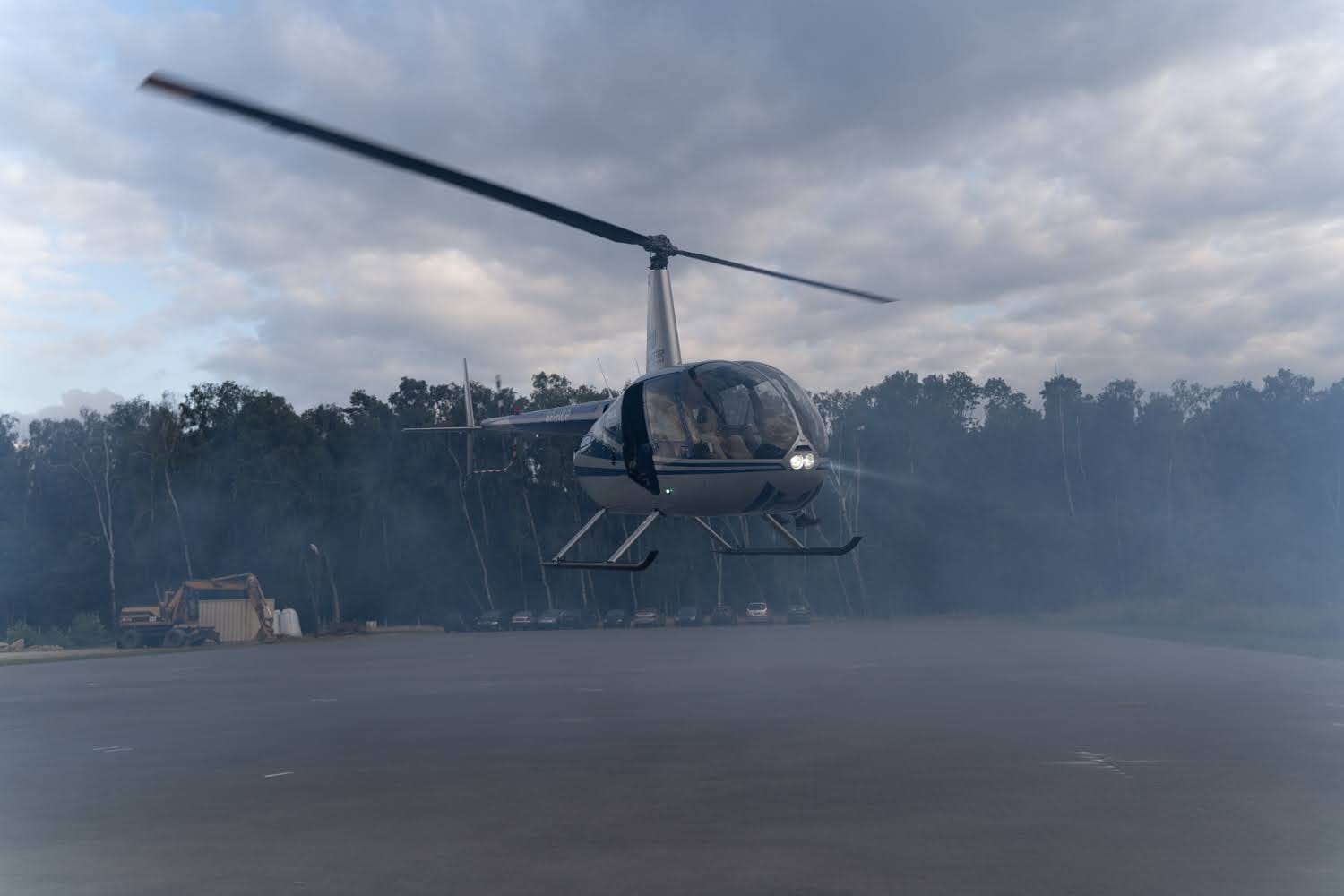 Helicóptero militar en demostración